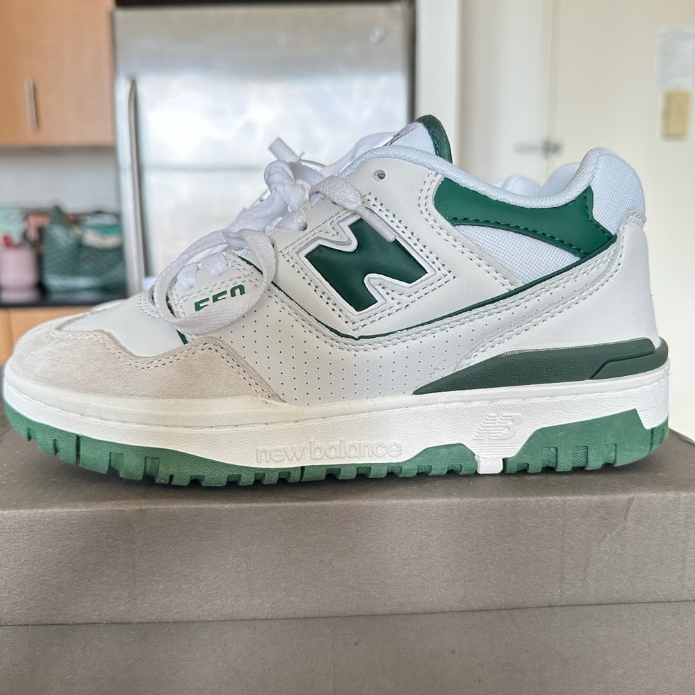 New Balance 550 in White/Green